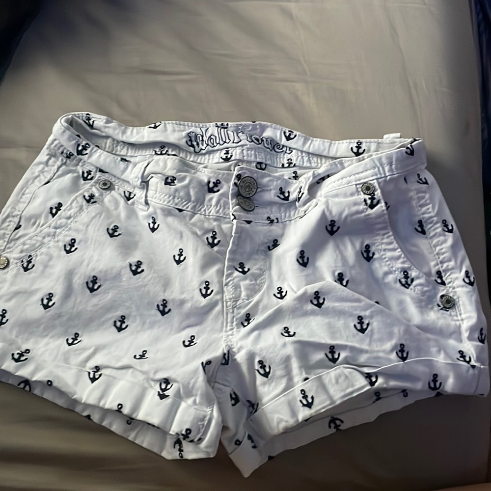 Wallflower shorts with anchor pattern on a size 3